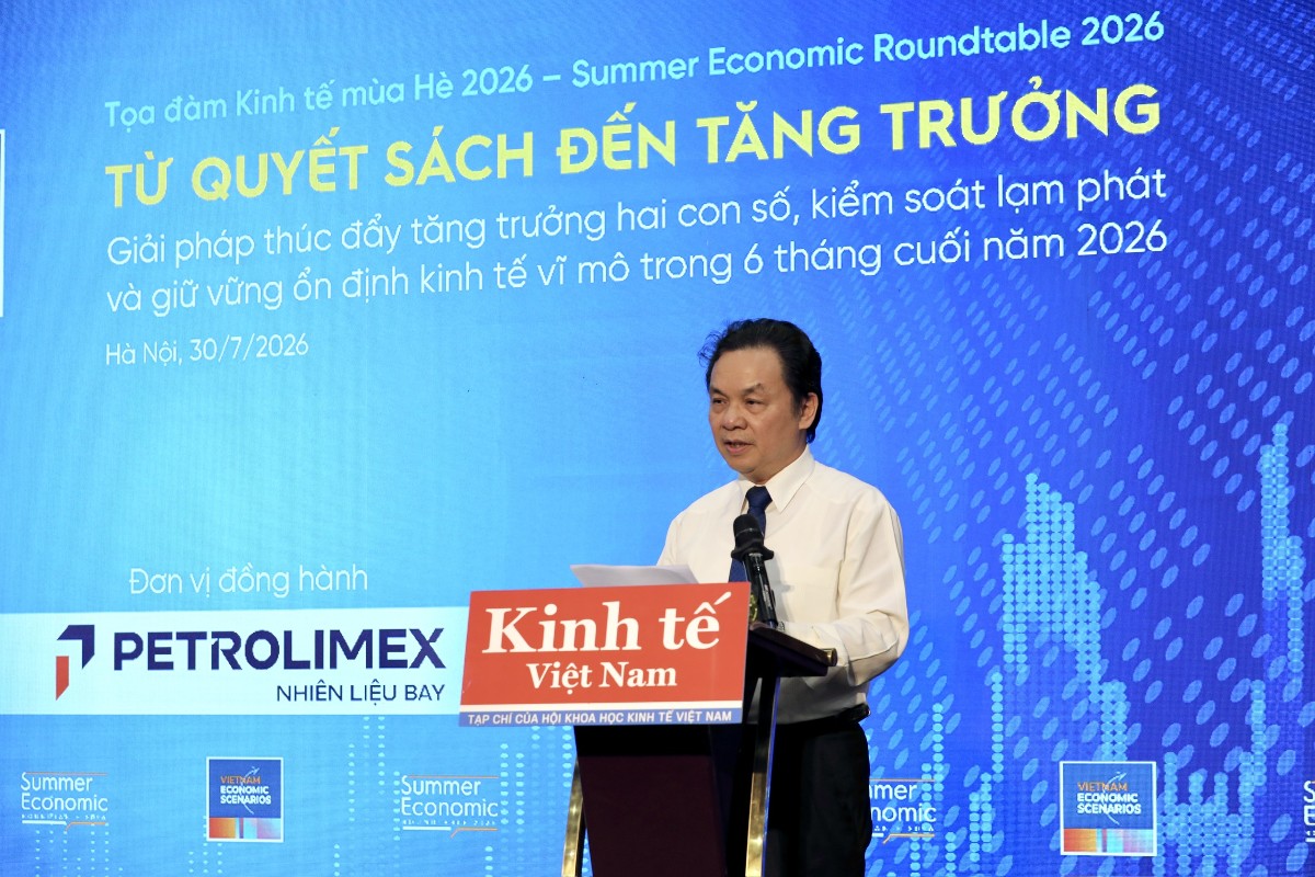 GS.TS Hoàng Văn Cường, Phó Chủ tịch Hội Khoa học Kinh tế Việt Nam phát biểu tại Toạ đàm. Ảnh: Việt Dũng