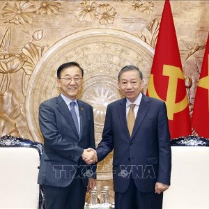 Tổng Bí thư, Chủ tịch nước Tô Lâm tiếp Bộ trưởng Đất đai, Cơ sở hạ tầng, Giao thông Hàn Quốc Kim Yun Duk. Ảnh: Thống Nhất – TTXVN