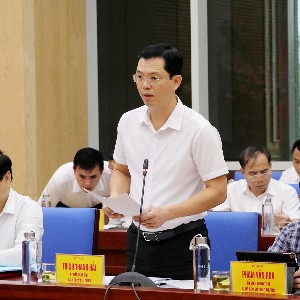 Giám đốc Sở Tài chính Nghệ An Trịnh Thanh Hải báo cáo tại phiên họp thường kỳ tháng 7 của UBND tỉnh Nghệ An. Ảnh: Phan Quỳnh