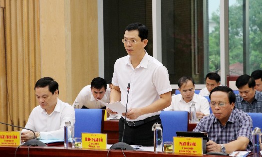 Giám đốc Sở Tài chính Nghệ An Trịnh Thanh Hải báo cáo tại phiên họp thường kỳ tháng 7 của UBND tỉnh Nghệ An. Ảnh: Phan Quỳnh
