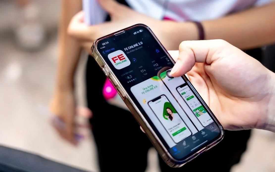 Khách hàng dễ dàng tìm hiểu và đăng ký ngay trên ứng dụng FE ONLINE 2.0. Ảnh FE CREDIT.