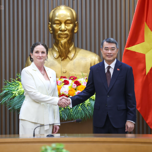 Thủ tướng Chính phủ Lê Minh Hưng tiếp Đại sứ New Zealand tại Việt Nam Caroline Beresford - Ảnh: VGP/Nhật Bắc