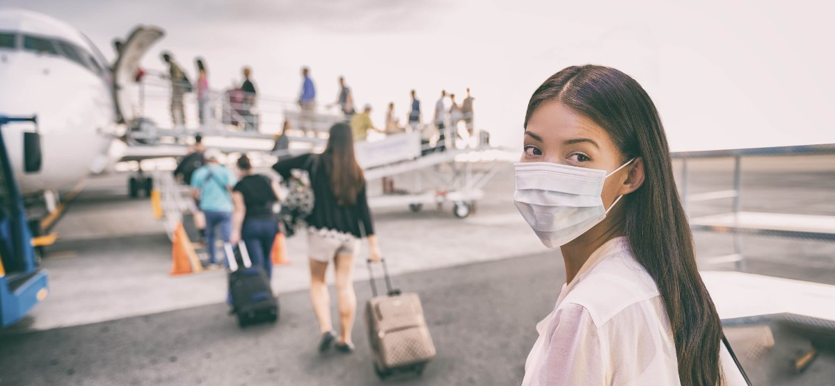 Đeo khẩu trang là một trong các biện pháp phòng lây nhiễm hiệu quả. Ảnh: ShutterStock