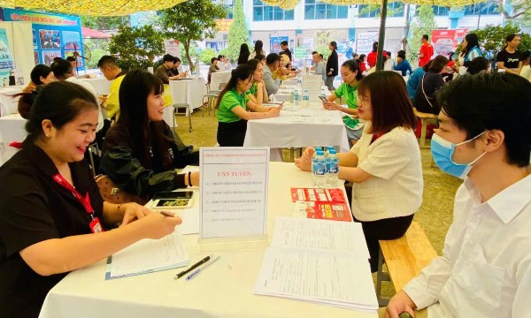 Khuyến khích doanh nghiệp thưởng cho người lao động chăm tập thể dục