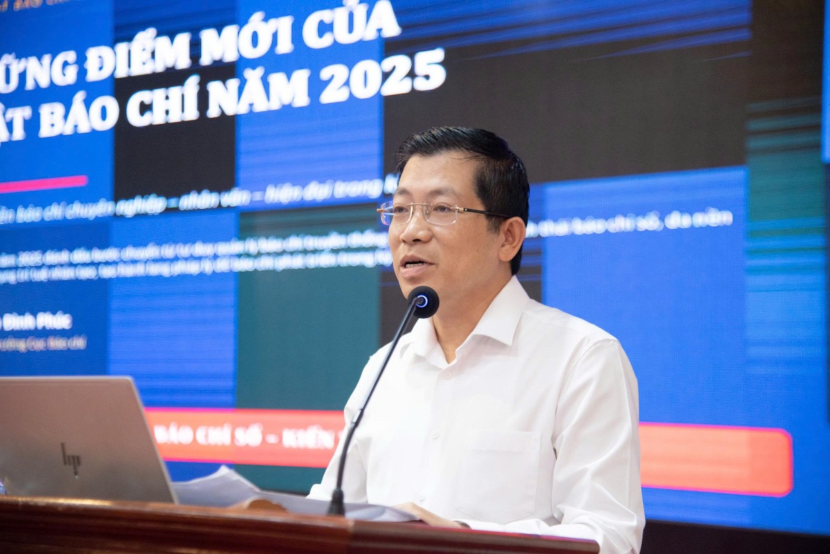 Ông Lưu Đình Phúc, Cục trưởng Cục Báo chí, Bộ Văn hóa, Thể thao và Du lịch, phát biểu tại buổi tập huấn triển khai Luật Báo chí 2025. Ảnh: Như Nguyệt.