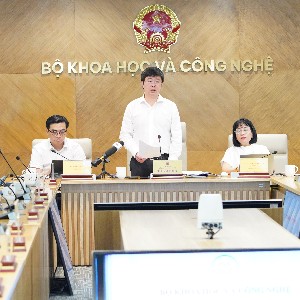 Thứ trưởng Bộ Khoa học và Công nghệ Bùi Hoàng Phương chủ trì họp báo - Ảnh: MST.