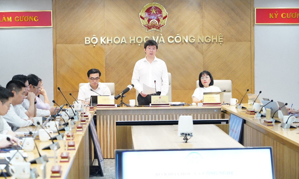 Thứ trưởng Bộ Khoa học và Công nghệ Bùi Hoàng Phương chủ trì họp báo - Ảnh: MST.
