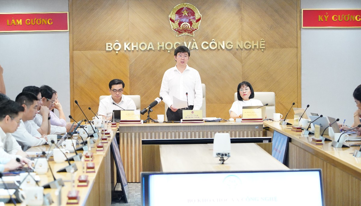 Thứ trưởng Bộ Khoa học và Công nghệ Bùi Hoàng Phương chủ trì họp báo - Ảnh: MST.