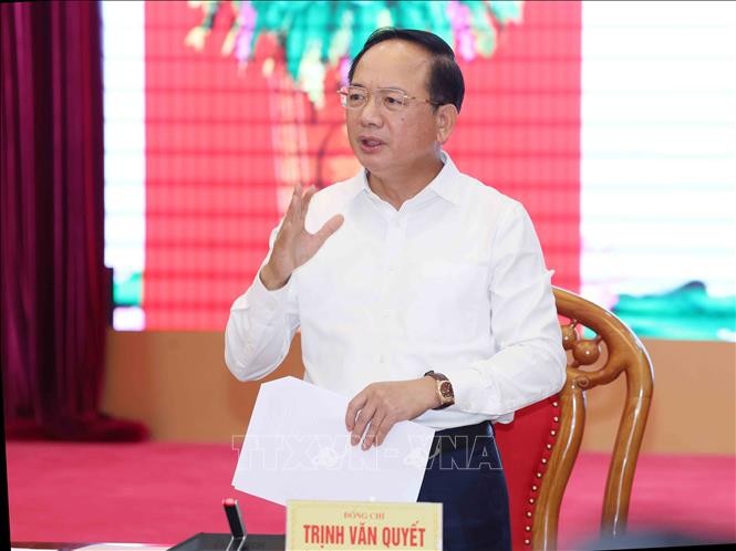Đồng chí Trịnh Văn Quyết, Uỷ viên Bộ Chính trị, Bí thư Trung ương Đảng, Trưởng Ban Tuyên giáo và Dân vận Trung ương phát biểu chỉ đạo buổi làm việc. Ảnh: Phương Hoa - TTXVN