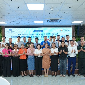 Các đại biểu tại sự kiện.