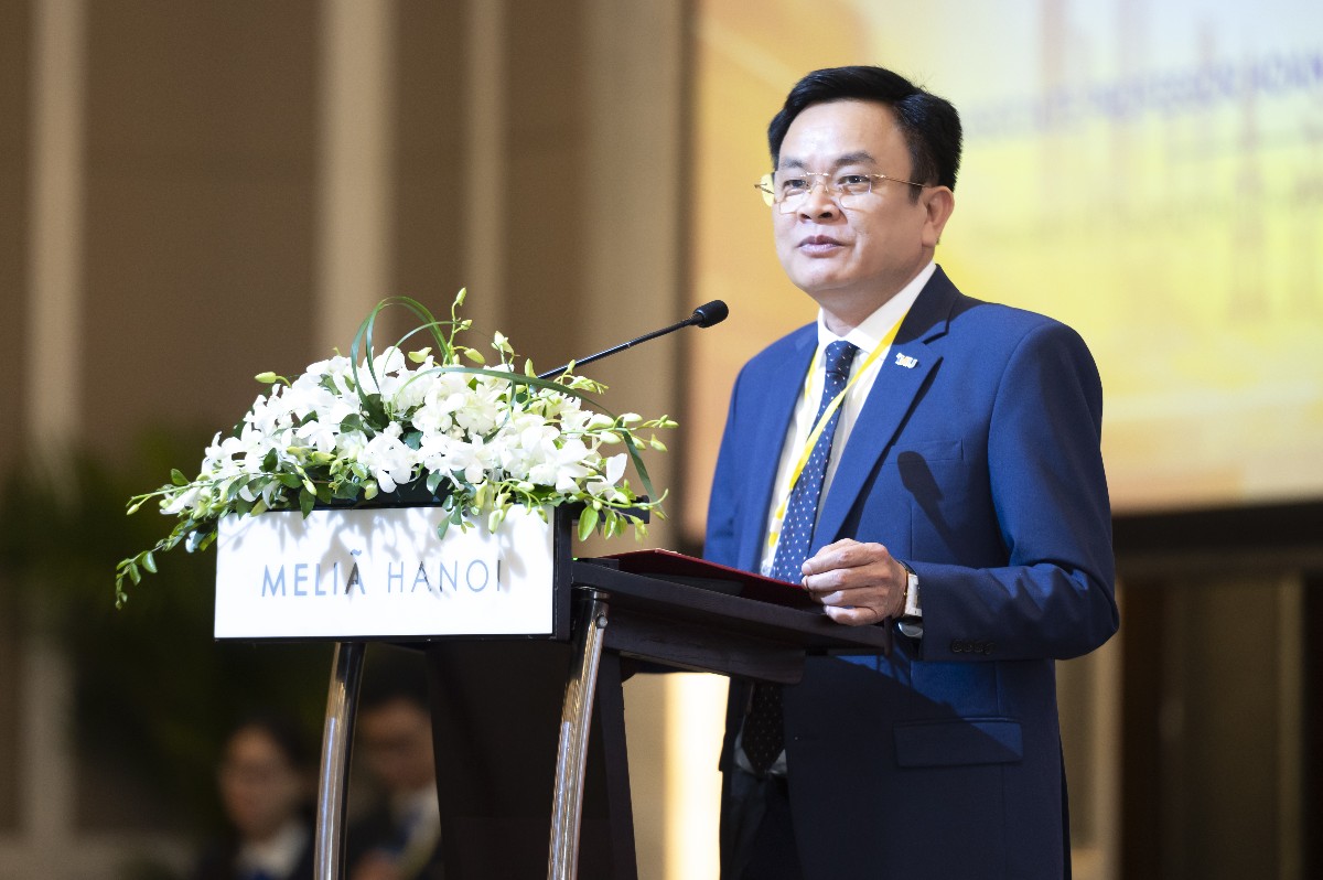 PGS.TS Nguyễn Hoàng, Hiệu trưởng Trường Đại học Thương mại phát biểu tại hội nghị. Ảnh: BTC.
