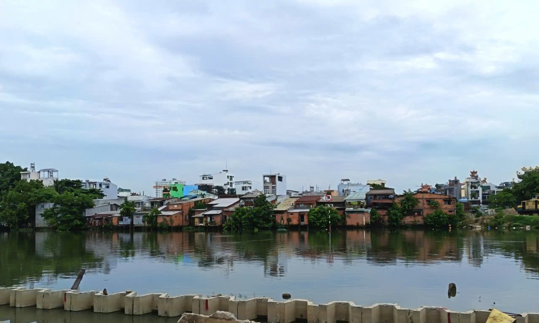 TP. Hồ Chí Minh chỉnh trang đô thị ven sông, di dời hơn 41.500 căn nhà đến 2030 - Ảnh minh họa: Phạm Vinh.