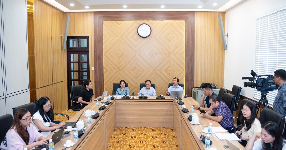 Chuy&ecirc;n gia chỉ điểm nghẽn cản trở doanh nghiệp nh&agrave;...
