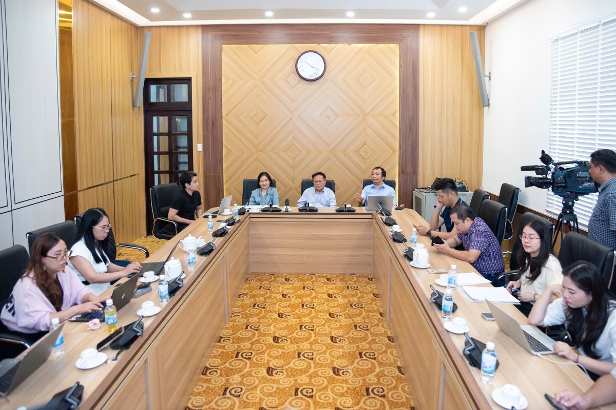 Toàn cảnh tọa đàm "Làm gì để doanh nghiệp Nhà nước thực sự dẫn dắt tăng trưởng?” do Báo Nhân Dân. Ảnh: BTC.