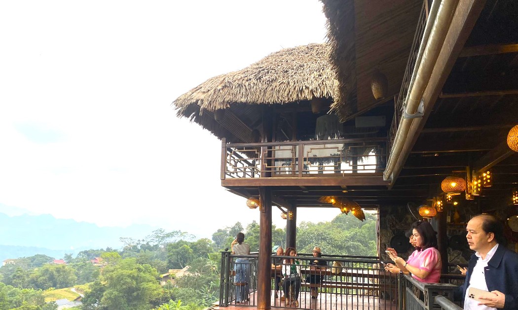 Những bản làng yên bình ở vùng cao mang đến trải nghiệm khác biệt cho du khách. Ảnh: Nguyễn Thuấn
