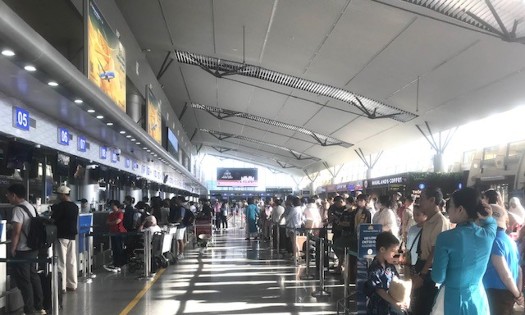 Passengers at Da Nang International Airport. (Photo: Ngo Anh Van)