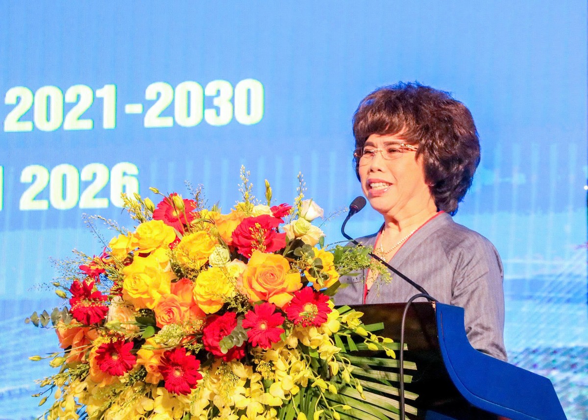 Anh hùng Lao động Thái Hương - Nhà sáng lập kiêm Chủ tịch Hội đồng Chiến lược Tập đoàn TH, Tổng Giám đốc Ngân hàng TMCP Bắc Á phát biểu. Ảnh: Kim Oanh.