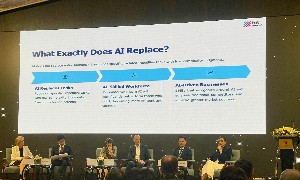 Bà Hằng Phạm, CEO 5S Media (ngoài cùng bên phải), tại Hội thảo APEC về thúc đẩy chuyển đổi số cho doanh nghiệp siêu nhỏ, nhỏ và vừa trong bối cảnh phát triển của trí tuệ nhân tạo. Ảnh: B.B