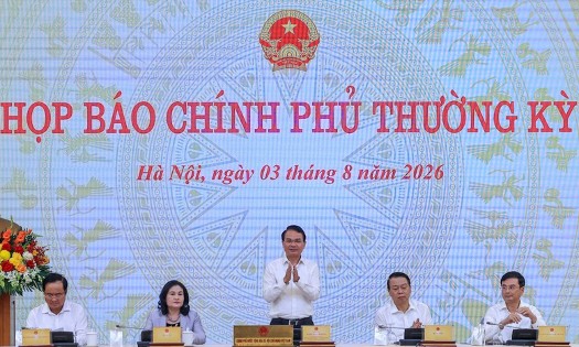 Bộ trưởng, Chủ nhiệm Văn phòng Chính phủ Đặng Xuân Phong, Người phát ngôn của Chính phủ, chủ trì họp báo Chính phủ thường kỳ tháng 7/2026, cung cấp thông tin về tình hình phát triển kinh tế-xã hội tháng 7 và 7 tháng đầu năm. Ảnh: Chính phủ