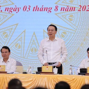 Thứ trưởng Bộ Tài chính Nguyễn Đức Chi thông tin các kịch bản điều hành để vừa thúc đẩy tăng trưởng bứt tốc vừa kiểm soát lạm phát và ổn định tỉ giá - Ảnh: VGP/Nhật Bắc