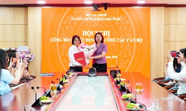 Bà Hồ Thị Hằng giữ chức Trưởng ban Quản lý kinh doanh chứng khoán