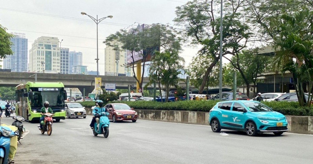 Hà Nội khuyến khích chuyển đổi năng lượng sạch, miễn vé xe buýt trong Vành đai 1