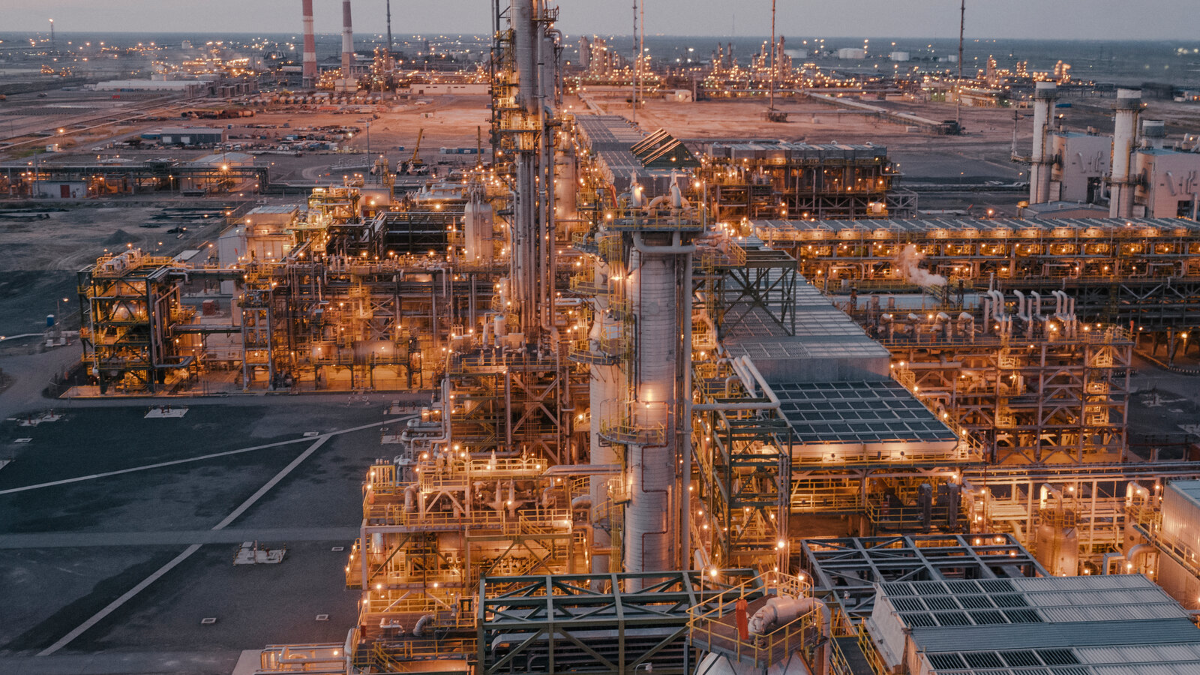 Một cơ sở lọc dầu của Chevron ở Kazakhstan - Ảnh: NYT.