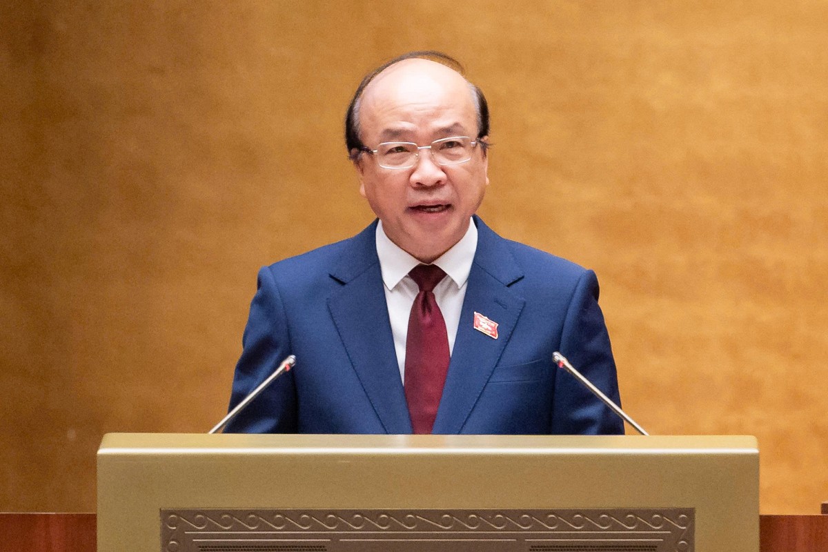 Chủ nhiệm Ủy ban Pháp luật và Tư pháp của Quốc hội Phan Chí Hiếu trình bày Báo cáo tóm tắt thẩm tra dự án Luật Phổ biến, giáo dục pháp luật (sửa đổi). Ảnh: Quốc hội