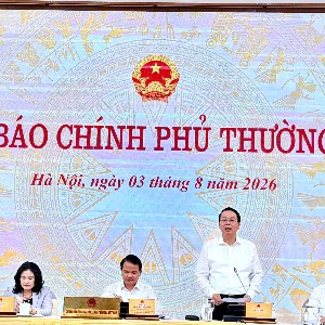 Thứ trưởng Bộ Tài chính Nguyễn Đức Chi trả lời câu hỏi của Tạp chí Kinh tế Việt Nam/VnEconomy tại họp báo Chính phủ thường kỳ tháng 7/2026 diễn ra chiều 3/8. Ảnh: Lý Hà