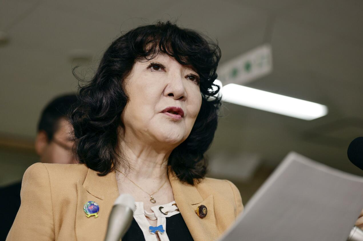 Bộ trưởng Tài chính Nhật Bản, bà Satsuki Katayama, phát biểu trước báo giới sáng 3/8 - Ảnh: Kyodo News.