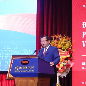Phó Trưởng Ban Chính sách, chiến lược Trung ương Nguyễn Đức Hiển trình bày tham luận tại Hội nghị Ngoại giao lần thứ 33 ngày 4/8
