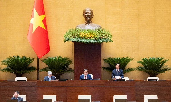 Quốc hội thảo luận ba dự án luật, xem xét thành lập hai thành phố Quảng Ninh và Bắc Ninh