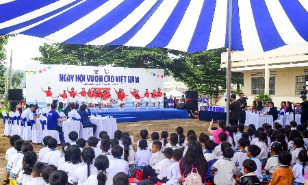 Vinamilk cùng Quỹ sữa Vươn cao Việt Nam lan tỏa cơ hội và niềm tin cho trẻ em Lâm Đồng