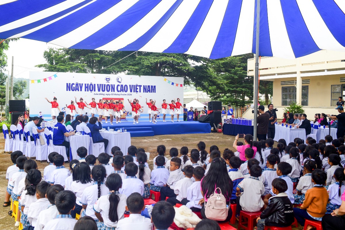 Toàn cảnh Ngày hội Vươn cao Việt Nam do Vinamilk và Quỹ sữa Vươn cao Việt Nam tổ chức tại Hiệp Thạnh, Lâm Đồng hôm 2/8 (Ảnh: Hải An).