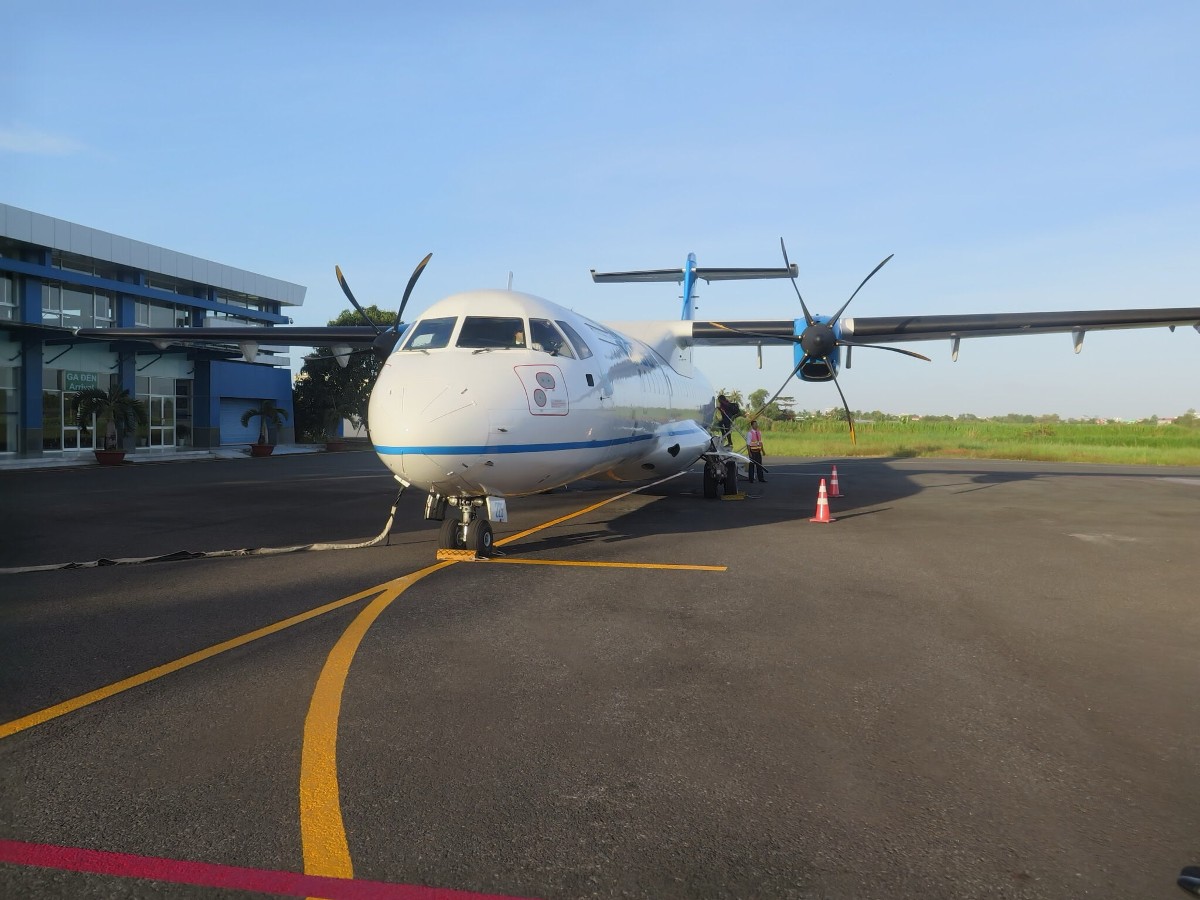 Máy bay ATR72 đáp tại sân bay Cà Mau - Ảnh: Thanh Thuỷ.
