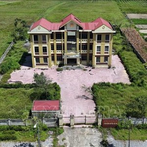 Trụ sở Viện kiểm sát nhân dân huyện Lộc Hà cũ (xã Lộc Hà) hiện không còn được sử dụng. Ảnh: Hữu Quyết/TTXVN.