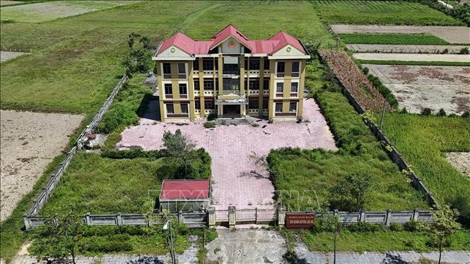 Trụ sở Viện kiểm sát nhân dân huyện Lộc Hà cũ (xã Lộc Hà) hiện không còn được sử dụng. Ảnh: Hữu Quyết/TTXVN.
