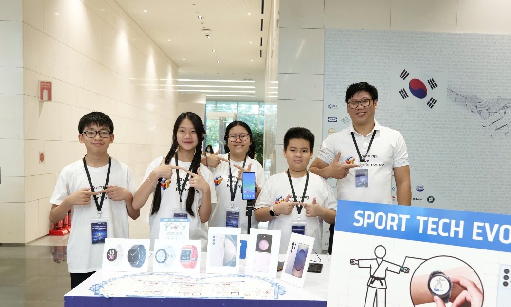 Đội STE - Sport Tech Evoring, trường THCS & THPT Nguyễn Tất Thành - Thành phố Hà Nội, quán quân cuộc thi Samsung Solve for Tomorrow 2025, khối THCS. Ảnh: Samsung Việt Nam cung cấp.