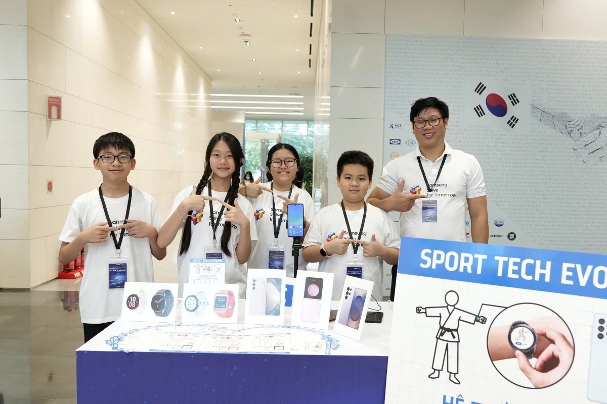 Đội STE - Sport Tech Evoring, trường THCS & THPT Nguyễn Tất Thành - Thành phố Hà Nội, quán quân cuộc thi Samsung Solve for Tomorrow 2025, khối THCS. Ảnh: Samsung Việt Nam cung cấp.