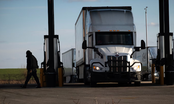 Giá dầu diesel trở thành bài toán khó với Tổng thống Trump