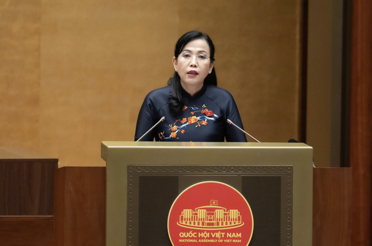 Chủ nhiệm Ủy ban Khoa học, Công nghệ và Môi trường Nguyễn Thanh Hải trình bày Báo cáo thẩm tra về dự án Luật sửa đổi, bổ sung một số điều của Luật Kiến trúc - Ảnh: quochoi.vn