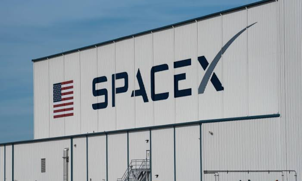 Doanh thu SpaceX tăng hơn 90%, giá cổ phiếu vẫn lao dốc