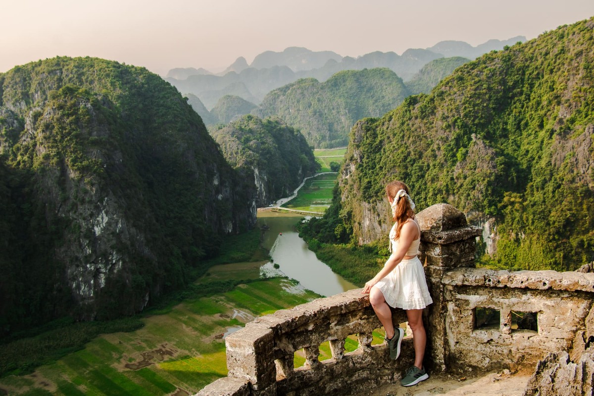 Cùng với hệ thống di tích vật thể, Ninh Bình còn sở hữu kho tàng di sản văn hóa phi vật thể phong phú. Ảnh: Roots Abroad
