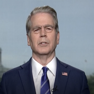Bộ trưởng Bộ Tài chính Mỹ Scott Bessent trả lời phỏng vấn hãng tin CNBC ngày 4/8/2026 - Ảnh chụp màn hình.