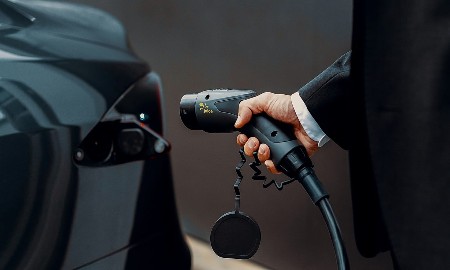 Xe điện bùng nổ, châu Âu chạy đua giải bài toán hàng triệu bộ pin hết vòng đời