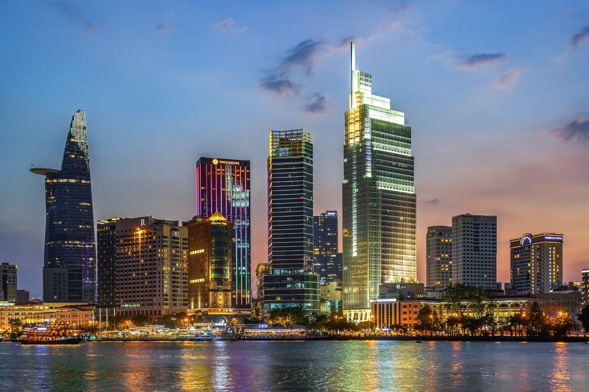 Vietcombank Tower tại Công trường Mê Linh, khu vực từng là cửa ngõ giao thương của Sài Gòn và ngày nay là một trong những lõi tài chính – thương mại quan trọng nhất TP.HCM.