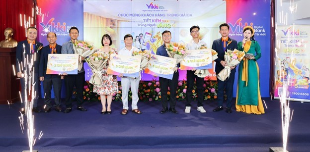 Thông qua các kỳ quay số Vikki Digital Bank đã trao nhiều chỉ vàng SJC cho các khách hàng may mắn. Ảnh: Vikki Digital Bank.