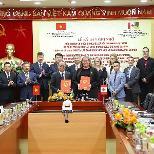 Bộ Nội vụ cùng đối tác Canada ký kết Bản ghi nhớ hợp tác về di chuyển lao động Việt Nam sang làm việc tại bang Saskatchewan, Canada. Ảnh: Bộ Nội vụ.