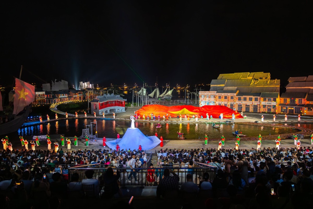 Show diễn thực cảnh “Ký Ức Hội An” sẽ trở lại với phiên bản đặc biệt mang tên “Nón Cờ”. Ảnh: Đảo Ký ức Hội An