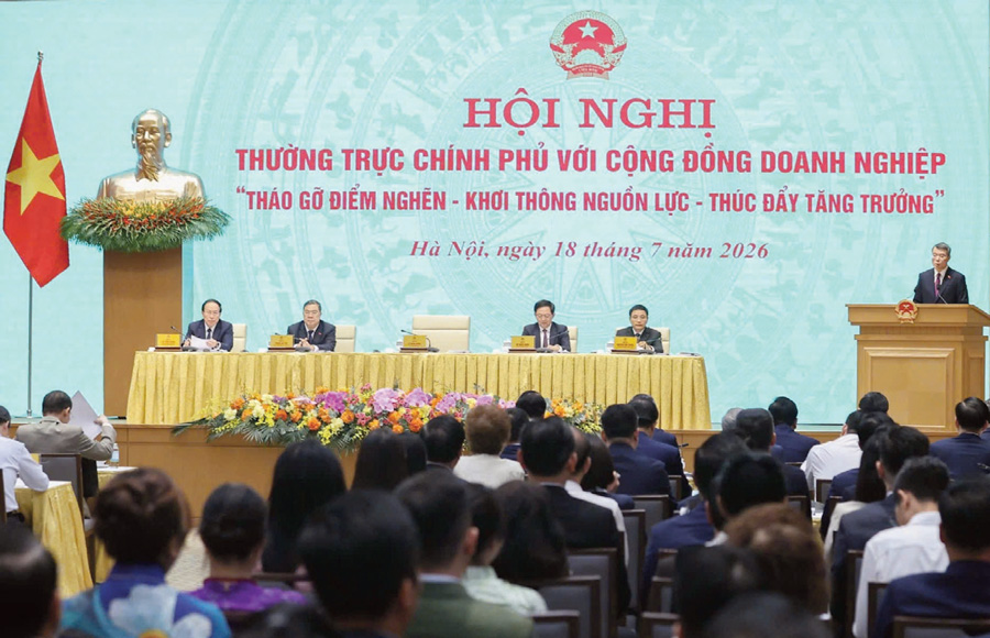 Prime Minister Le Minh Hung speaks at the Government Standing Committee’s first high-level conference with the business community, held on July 18.